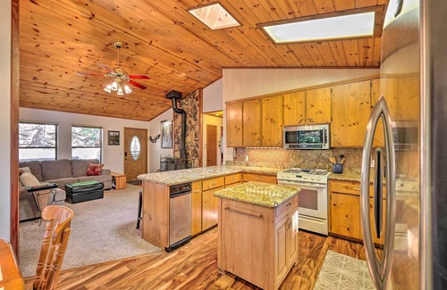 Twain Harte Cabin | Deck w/Forest Views: Quiet Twain Harte Cabin!