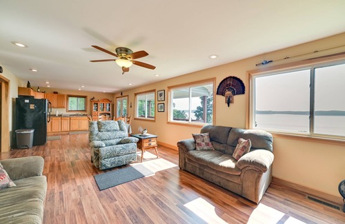 New Concord Cottage | Deck & Water View: Cozy Kentucky Lake Getaway