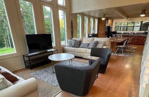 Park Hill House | Decked Out at Lake Tenkiller - 6 beds, 4 bedroomsn