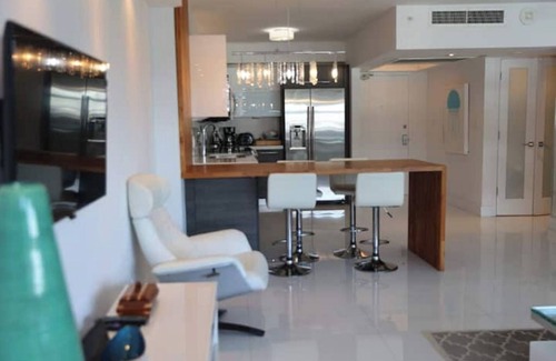 City Center Apartment | Decoplage ocean view