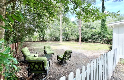Valdosta Cottage | Decorator's Cozy Cottage adjacent to VSU and SGMC