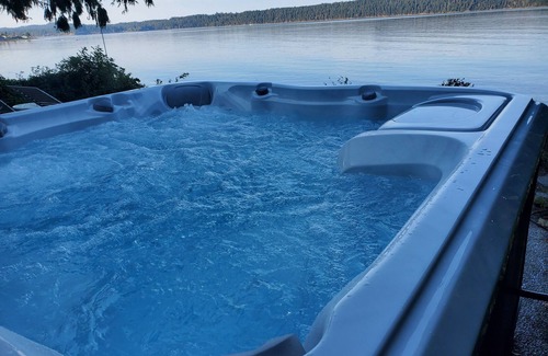 Regional District of Nanaimo Cottage | Deep Bay Ocean Front Cottage - Private Getaway with Hot Tub
