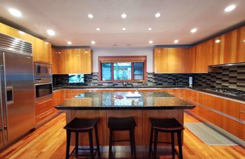 Dollarton Villa | Deep Cove Stunning Waterfront Whole House