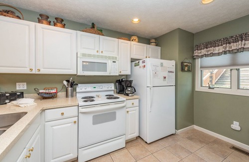 McHenry House | Deep Creek Dog Friendly Getaway w/Hot Tub