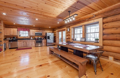 Thayerville Cabin | Deep Creek Hideaway w/Indoor Hot Tub