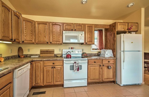 Thayerville House | Deep Creek Lake Townhome w/Deck & Water Views