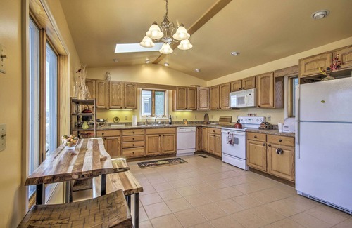 Thayerville House | Deep Creek Lake Townhome w/Deck & Water Views