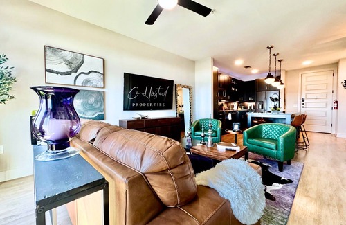 Deep Ellum Apartment | Deep Ellum Redefined/Come Stay/Free Parking/King Bed/Walk to The Factory