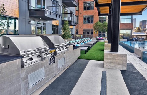 Deep Ellum Apartment | Deep Ellum Redefined/Come Stay/Free Parking/King Bed/Walk to The Factory
