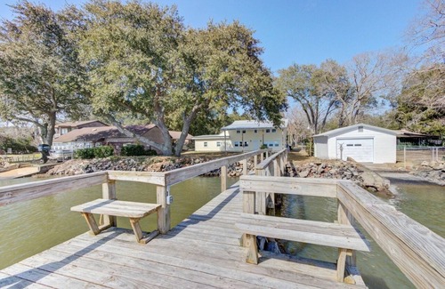 Russellville House | Deep Water Lakefront Home w/Private Dock