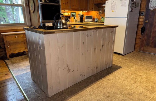 Deer Bay Cottage | Deer Bay Hideaway on Lower Buckhorn Lake. Perfect for family vacations.
