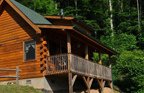 Waynesville Cabin | Deer Country Vacation Cabins #4 - Long Range View, Dogs Friendly