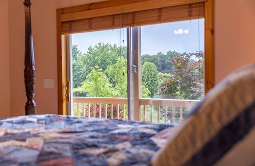 Piney Creek Cabin | Deer Crossing Cabin: Gorgeous Mountain/Valley Views,