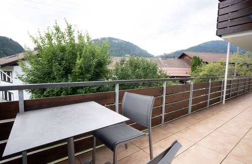 Niederdorf Apartment | Deer jump view