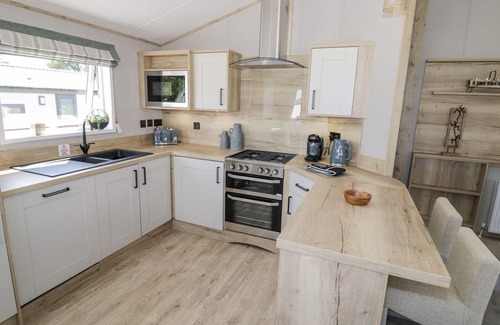 Hay-on-Wye Cottage | DEER LODGE, family friendly, with a garden in Bromyard