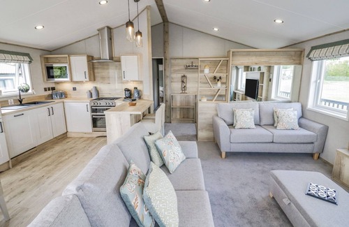 Hay-on-Wye Cottage | DEER LODGE, family friendly, with a garden in Bromyard