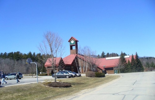 North Woodstock Condo | Deer Park/Loon Mtn. - Riverfront Condo 7 minutes from Loon