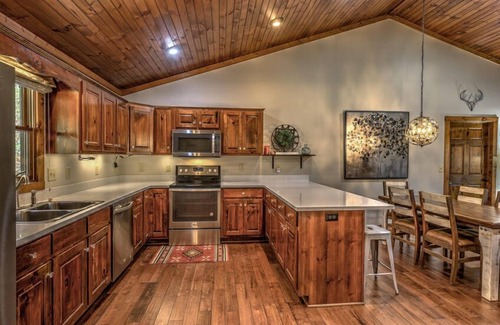 East Ellijay Cabin | Deer Ridge - Hot Tub | Pool Table | Close to town