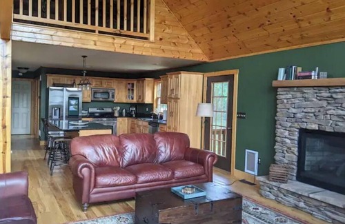 Peach Glen House | Deer Run Lodge - hike the forest, swim in the pool, and relax!