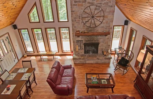 Mingo Cabin | DeerLite HotTub W/D Loft 15min to Ski Near Greenbrier & Elk River