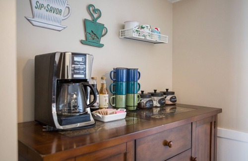 Lapoint House | Deerview - 4 BR home close to dinosaurs and trails