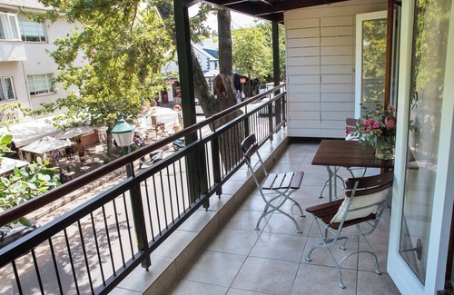 Stellenbosch Central Apartment | Definitely the perfect spot in central Stellenbosch with your own balcony