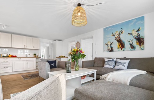 Hedwigenkoog House | Deichoase Holiday Home – Your New Retreat on the North Sea, Right by the Dike.