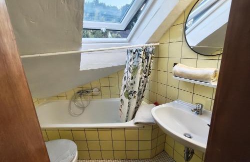 Beckedorf Apartment | Deisterferien FeWo Hygge unterm Dach, 3 Personen, Balkon, Nur Netflix, WLAN, A2 Nähe