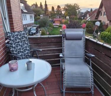 Beckedorf Apartment | Deisterferien FeWo Hygge unterm Dach, 3 Personen, Balkon, Nur Netflix, WLAN, A2 Nähe
