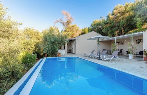 Notos House | Deja Blue Beach & Pool House, by Estia