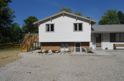 Geneva-on-the-Lake Apartment | "Deja Blue" unit 5, 1 Bdrm, lower-level apartment on Lake
