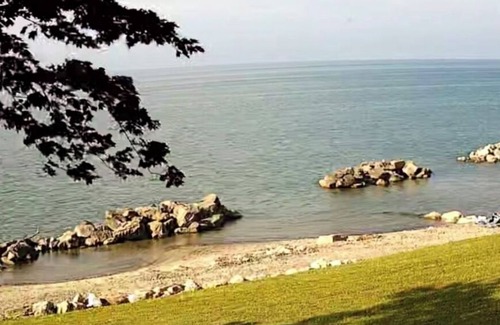 Geneva-on-the-Lake Apartment | "Deja Blue" unit 5, 1 Bdrm, lower-level apartment on Lake