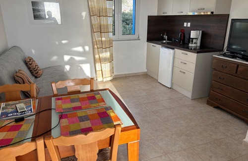Syros Apartment | Delagratsia: Appartement in a house and big garden, breathtaking sea view