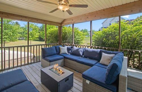 Boyne City House | Delight: Bold & Bougie! Sleeps 12! Downtown Boyne