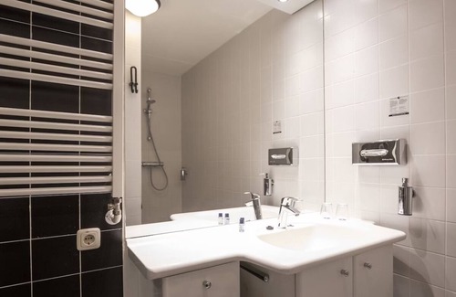 Ellecom Hotel | Delight in Design: Tidy Room in Historic Ellecom Setting with Indoor Pool