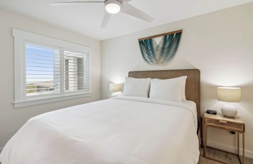 Atlantic Beach Hotel | Delight in Ocean Views from Quaint Room in Beautiful Neptune Beach with Pool