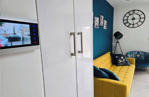 Selhurst Apartment | Delightful 1 Bedroom Apartment with Garden