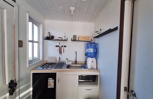 Curepto Cabin | Delightful 1-bedroom Tiny house pet friendly in La Trinchera beach, Maule