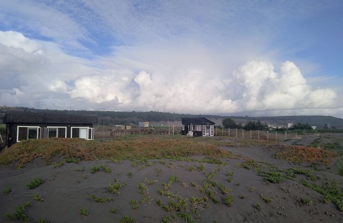Curepto Cabin | Delightful 1-bedroom Tiny house pet friendly in La Trinchera beach, Maule