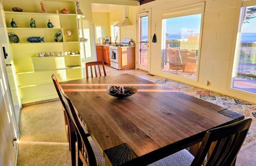 Bodega Bay Cottage | Delightful 2-bedroom occuan view cottage , 2 minutes walk to the beach
