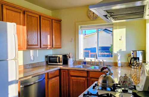 Bodega Bay Cottage | Delightful 2-bedroom occuan view cottage , 2 minutes walk to the beach