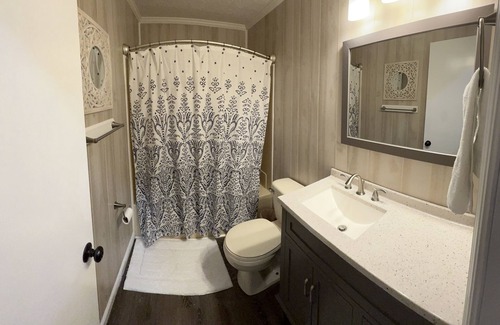 Dalton Condo | Delightful 3 BR Condo Centrally Located. Perfect for Extended Stays