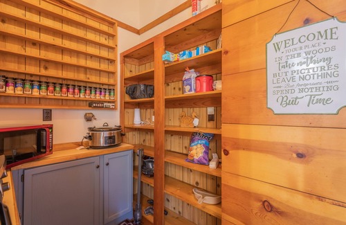 Cleveland Cottage | Delightful 4-bedroom cottage with AC and Fiber WiFi on the River!
