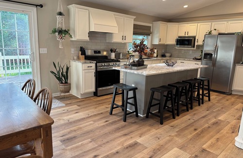 Delavan House | Delightful 5-bedroom house near Lake Delavan with AC, WiFi