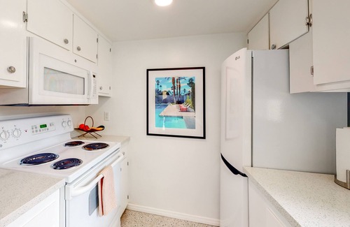 Araby Commons Condo | Delightful and sophisticated condo with shared tennis, outdoor pool, & spa