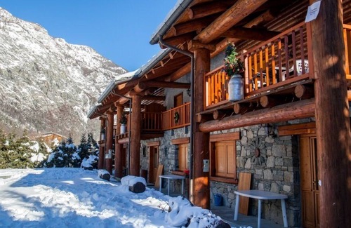Antey-Saint-Andre Ski Chalet | Delightful apartment in Antey St. André