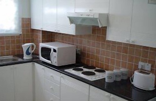 Universal Apartment | Delightful Apartment with Shared Pool - TV, Wifi, AC - Modern and Well Equipped