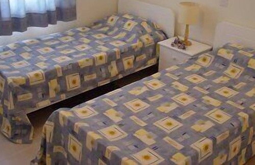 Universal Apartment | Delightful Apartment with Shared Pool - TV, Wifi, AC - Modern and Well Equipped