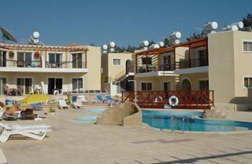 Universal Apartment | Delightful Apartment with Shared Pool - TV, Wifi, AC - Modern and Well Equipped
