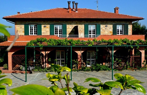 Montegabbione House | Delightful casale on the ground of organic farm